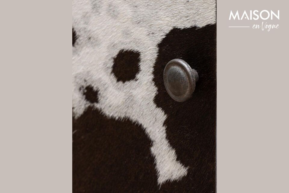 Avec ses dimensions généreuses de 70 cm de longueur