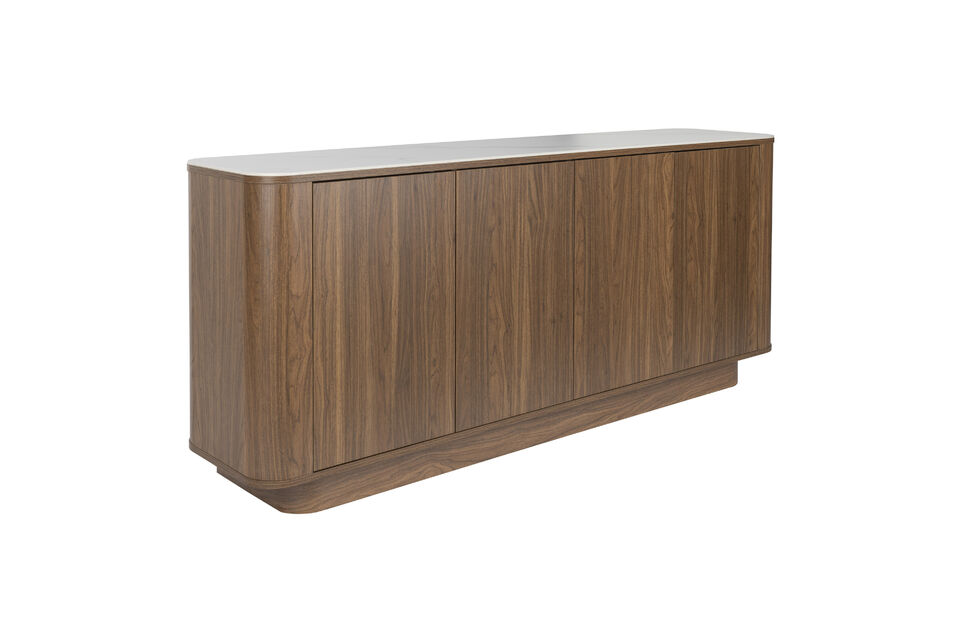 L\'association des tons de bois naturels et de la surface claire élégante confère un caractère