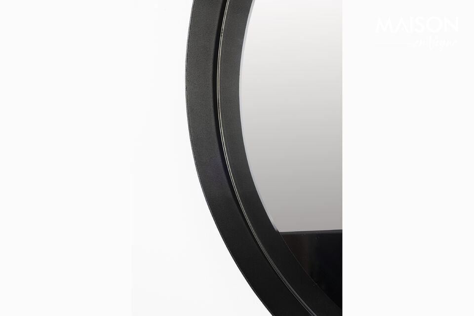 Le cadre du miroir est fabriqué en fer de haute qualité
