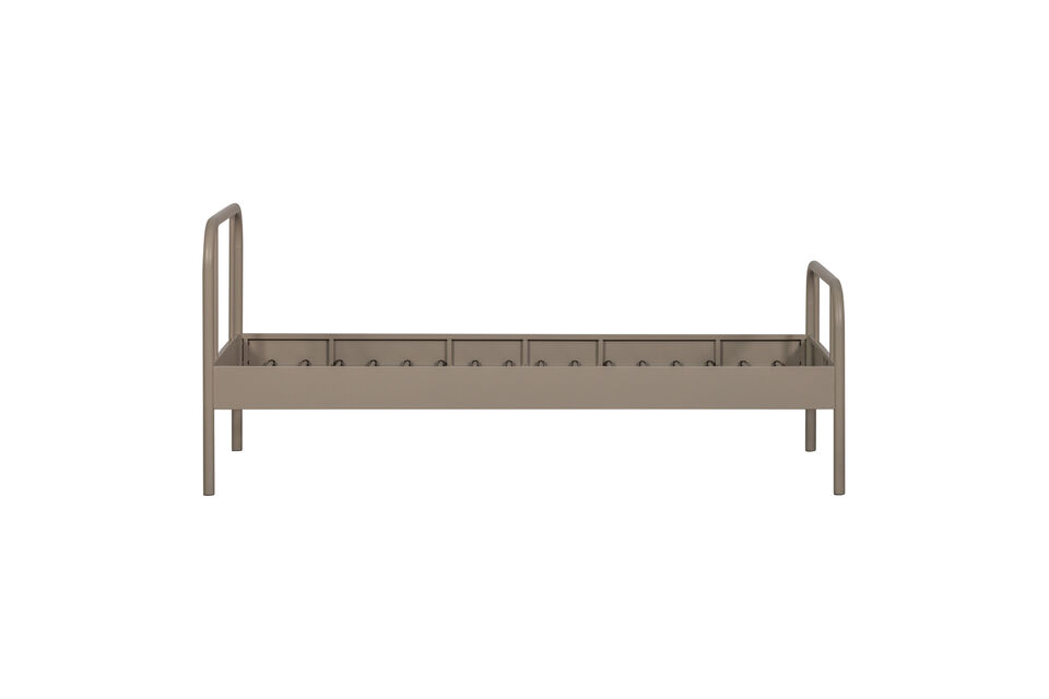 La cama Mata es apta para un colchón de 90x200 cm y se entrega sin colchón