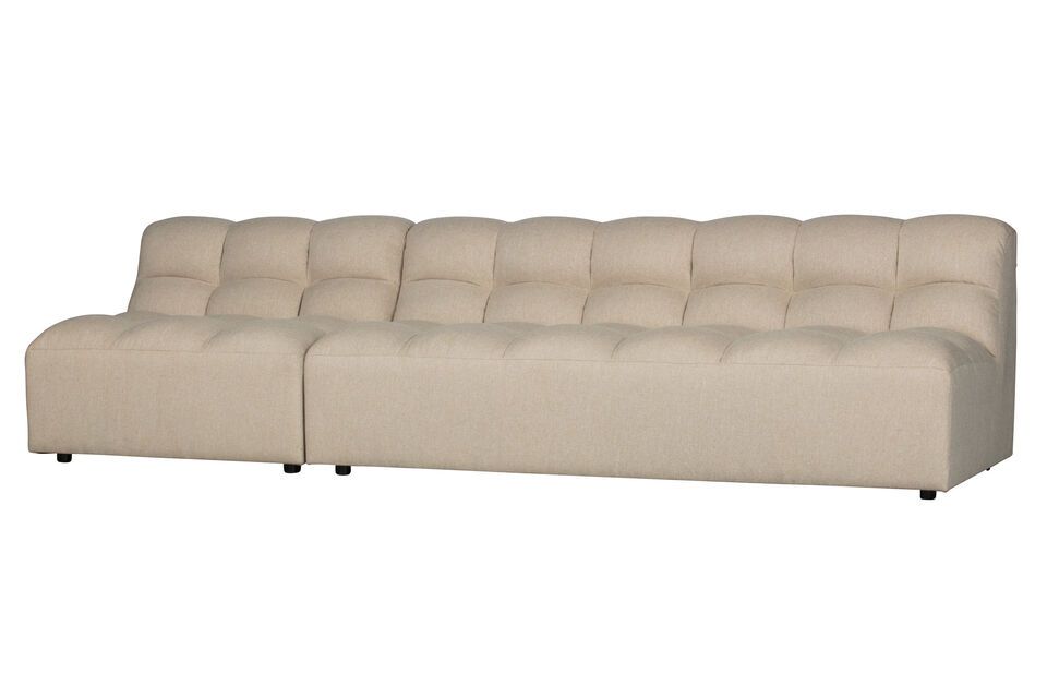 Le canapé est disponible en plusieurs couleurs et modèles pour s\'adapter à tous les styles de