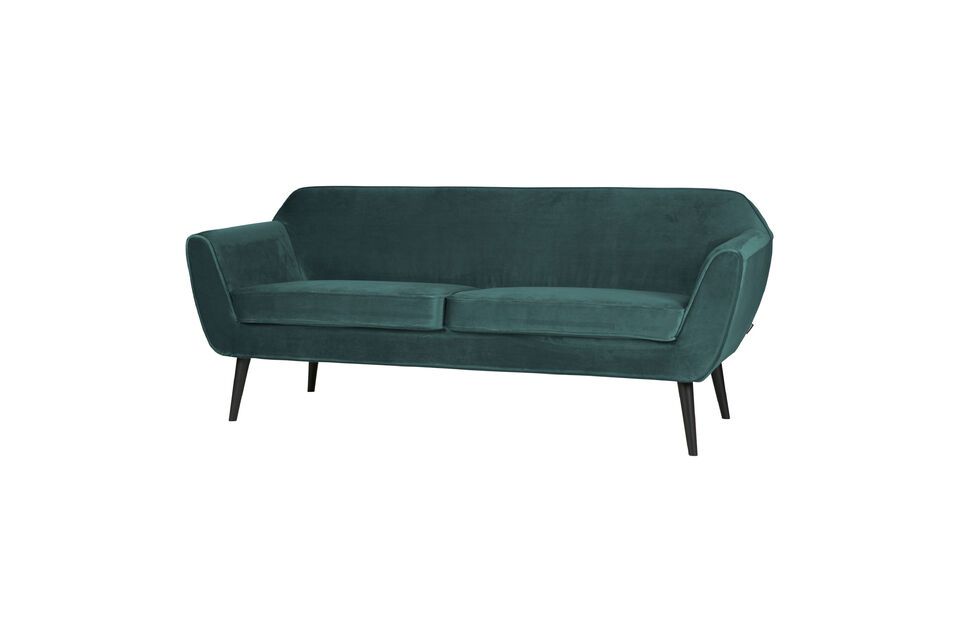 Cette magnifique pièce en velours et au design épuré est un canapé 3 places parfait pour les