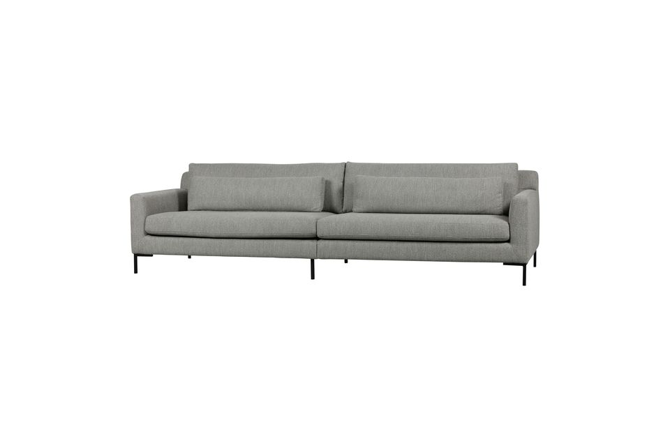 Le canapé a une assise normale