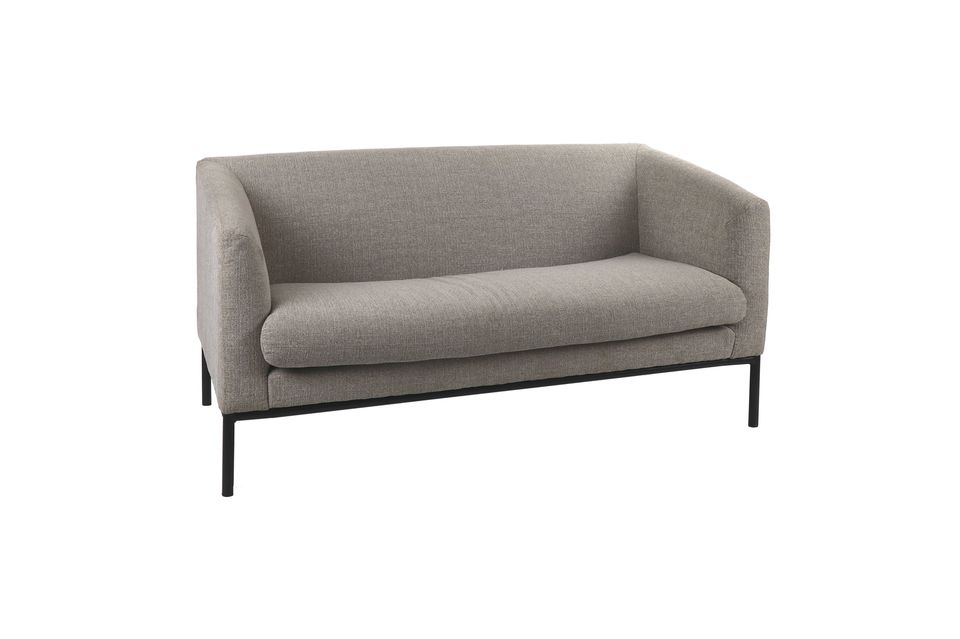 Un canapé à l'assise souple et au design moderne