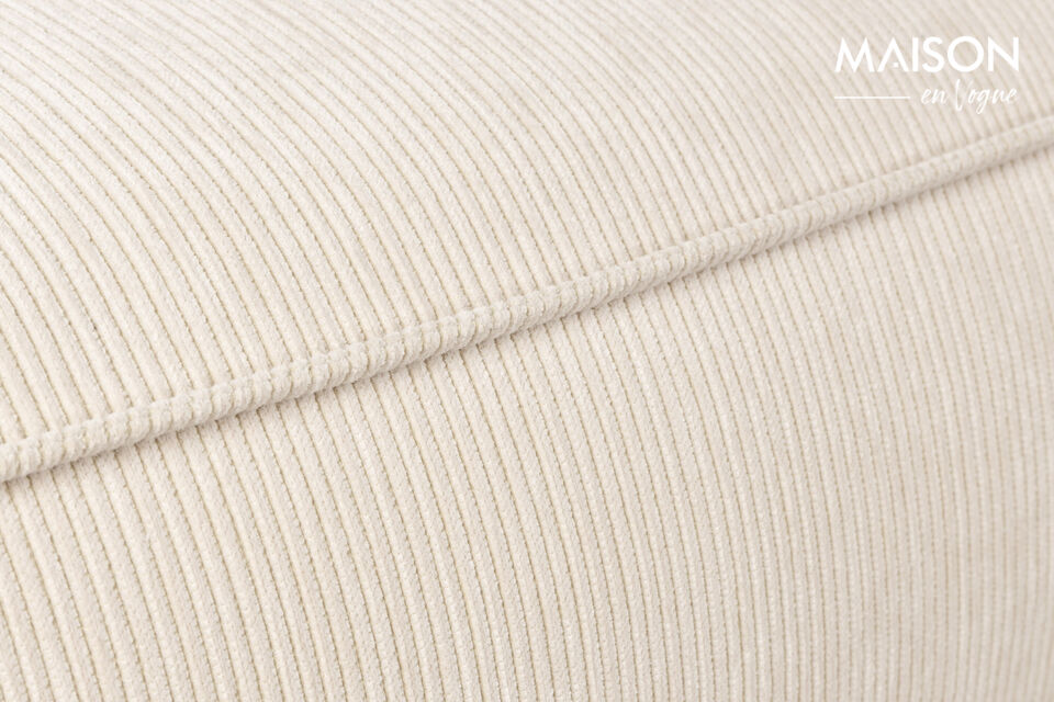 Le design épuré de ce canapé d\'angle est fabriqué en Europe avec des finitions à la main