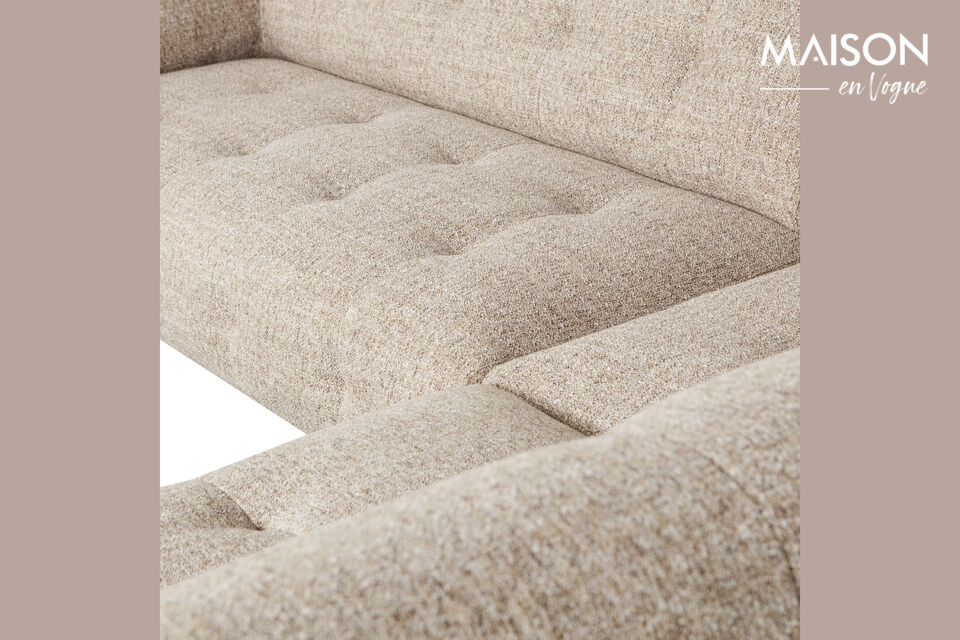 Le design epure du canape d\'angle forme une combinaison interessante avec le siege rembourre