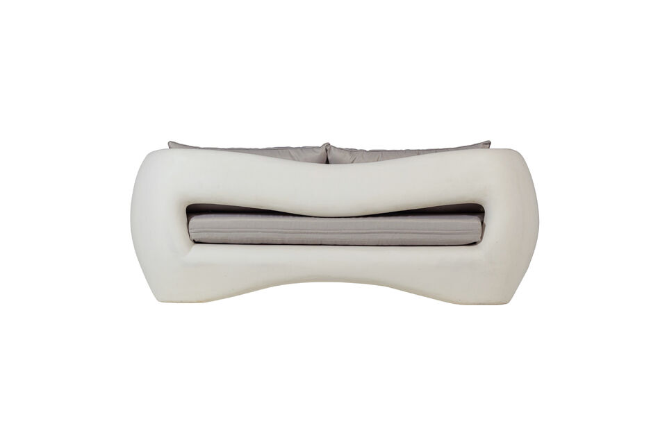 Le canapé 2 places est recouvert d\'un tissu d\'extérieur de haute qualité