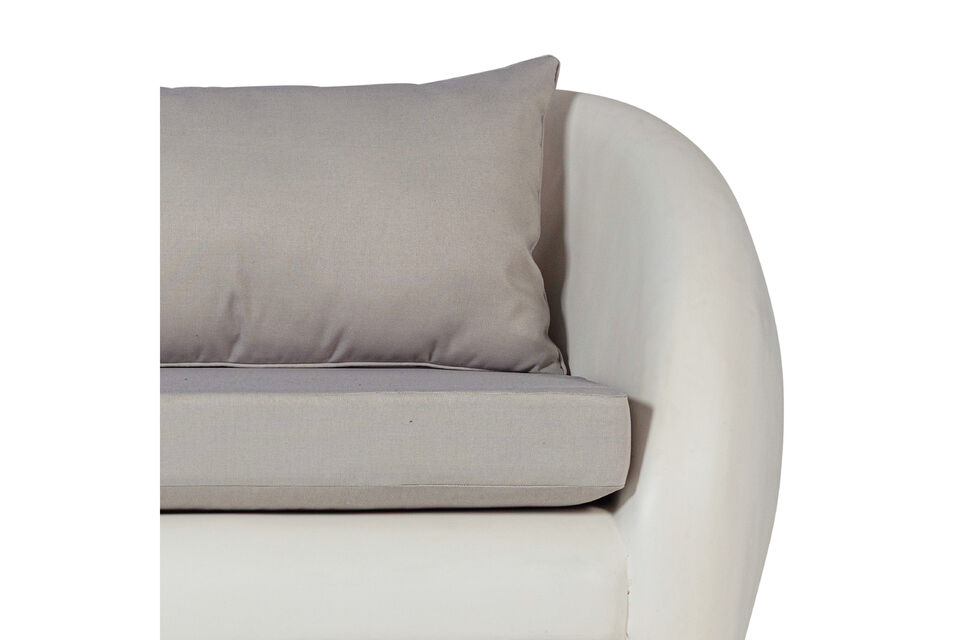 Grâce au coussin d\'assise généreux et aux coussins de dossier robustes