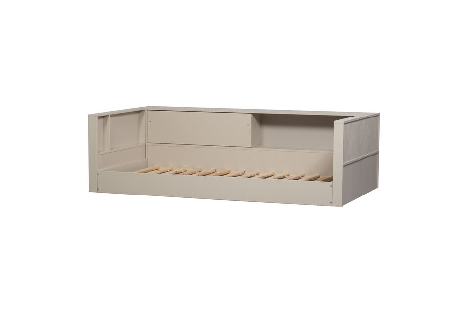 Le lit a une taille de matelas de 90x200 cm