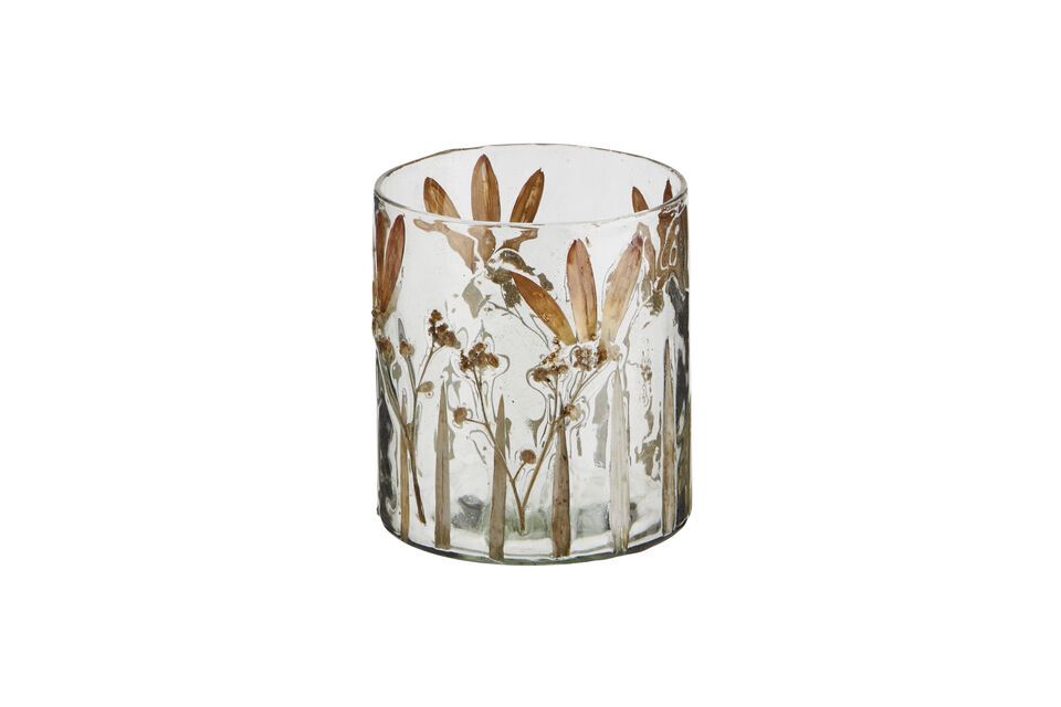 The perfect harmony between transparency and natural elements.