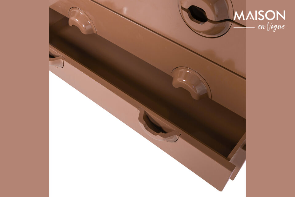 Questo legno ha un colore caldo e attraente che varia dal marrone chiaro al marrone scuro e