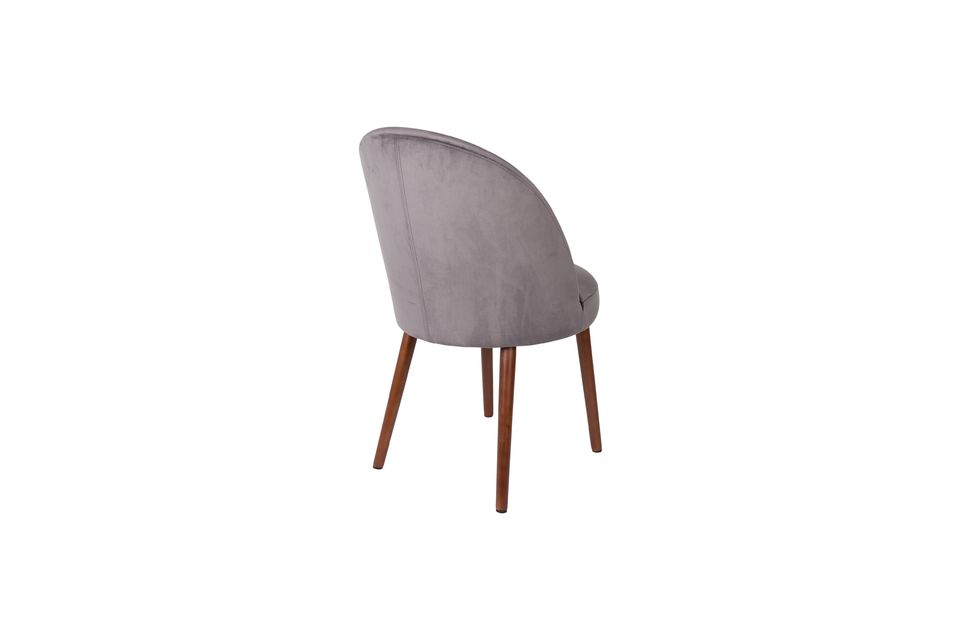 Cette chaise allie un confort de qualité à une robustesse assurée