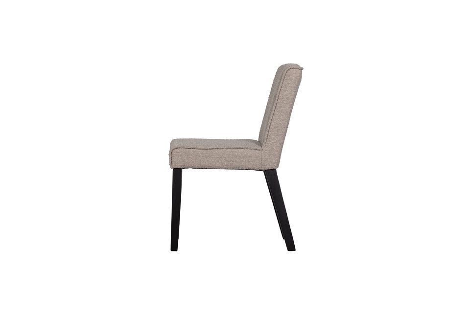 Cette chaise moderne et robuste est tapissée d\'un tissu bouclé tendance avec un Martindale de 75
