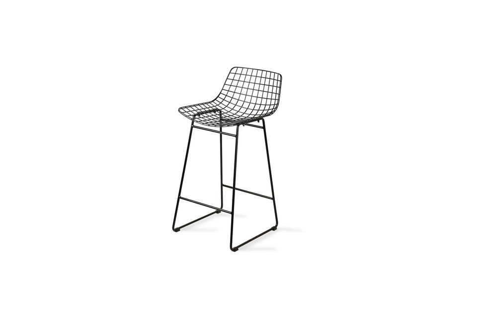 Ce tabouret de bar combine la hauteur à l\'aspect d\'une chaise