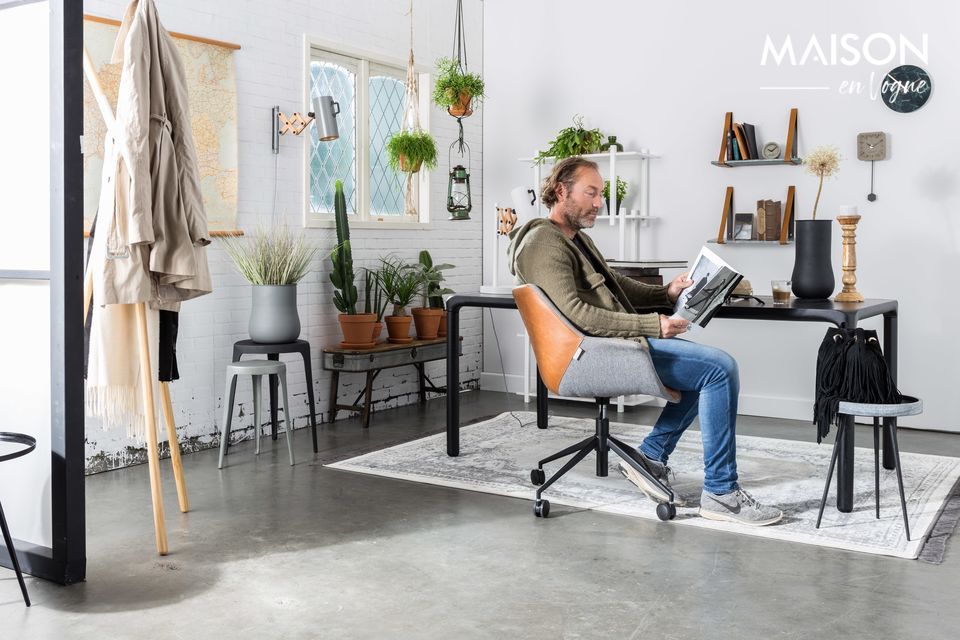 Une chaise de bureau raffinée au look vintage