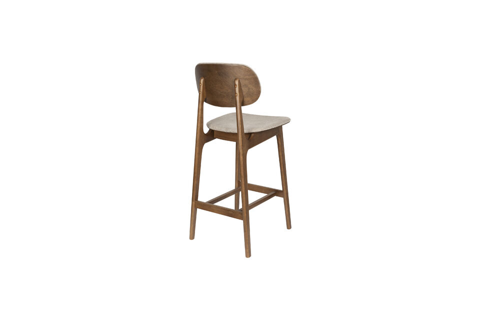 Ces chaises de salle à manger et tabourets de bar arborent un design qui vous plonge dans