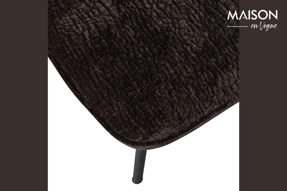 En outre, le tissu présente un brillant mat luxueux qui lui confère un aspect de haute qualité