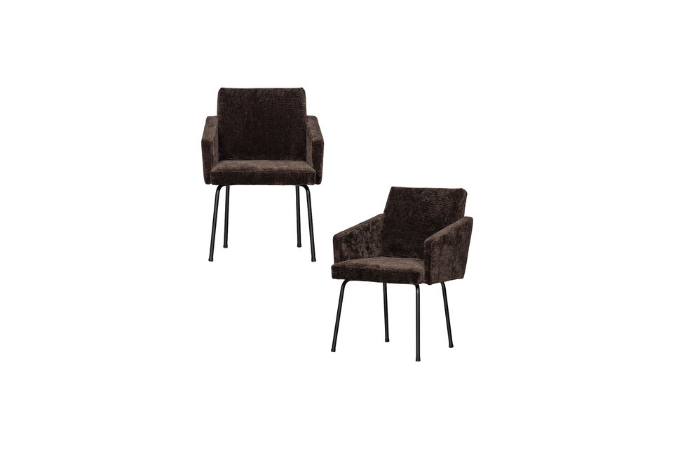 Cette chaise se distingue par son design elegant