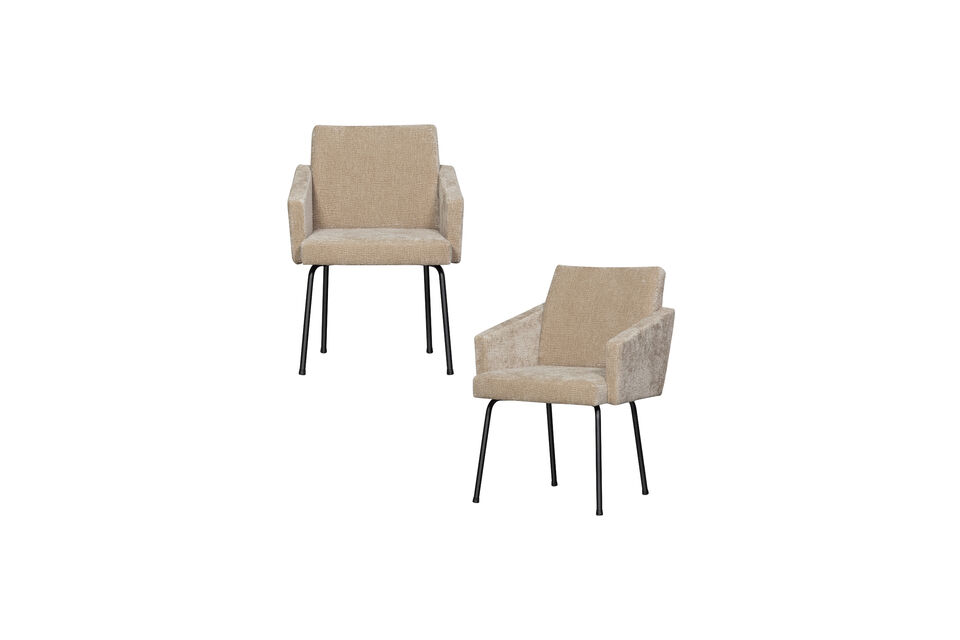 Cette chaise se distingue par son design élégant