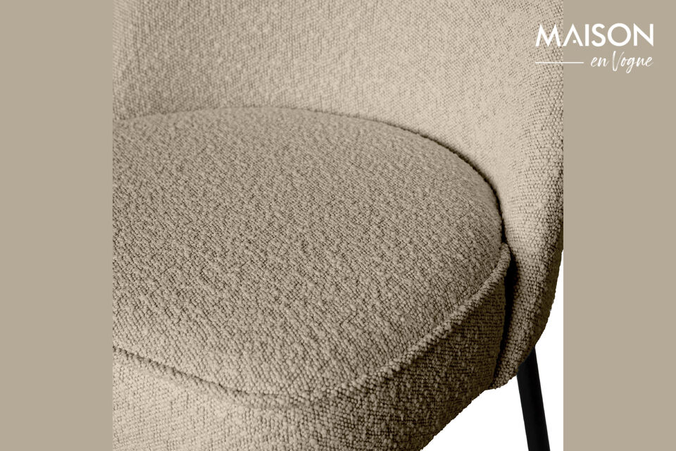 Matériau
Le tissu bouclé Colmar répond à la dernière tendance des matières douces