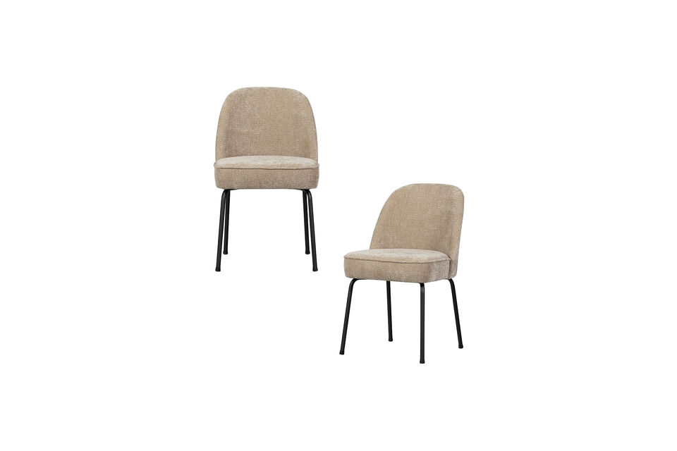 Cette chaise de salle à manger est super confortable et le tissu doux et les formes rondes