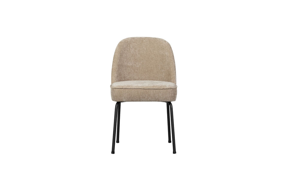 Avec son design fin, cette chaise s\'adapte bien à de multiples styles de vie