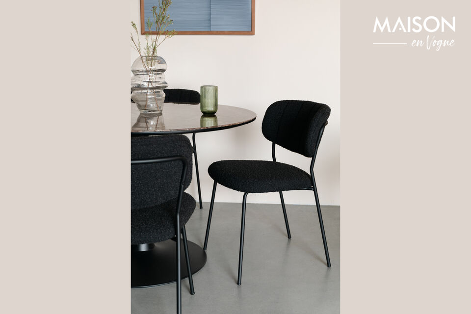 Chaise de salle à manger élégante avec un tissu bouclé noir doux et un design moderne