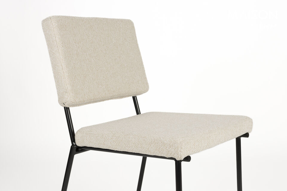 Disponible avec ou sans accoudoirs en bois de chêne