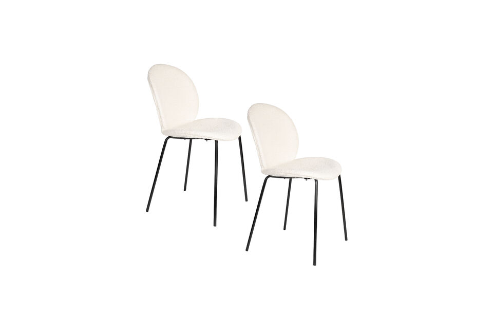 Cette chaise de table est confortable et