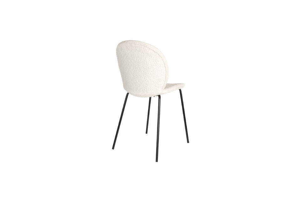 La chaise Bonnet est disponible dans différents coloris chauds et modernes
