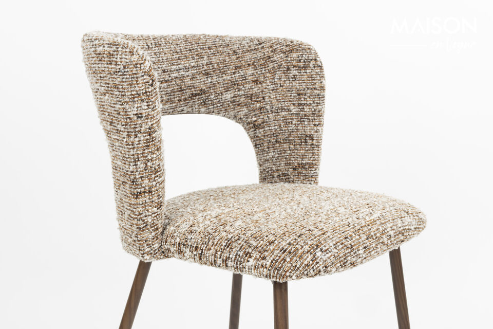 L\'assise est par ailleurs revêtue d\'un tissu chiné au tissage grossier