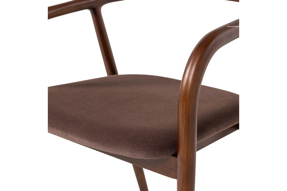 Cette chaise de salle à manger s\'intègre bien dans différents styles d\'intérieur et fait de