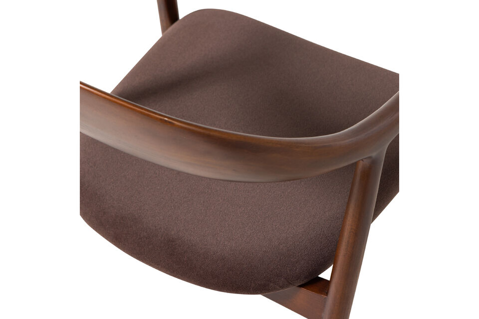Matériau La chaise est revêtue de tissu velours, composé à 100% de polyester