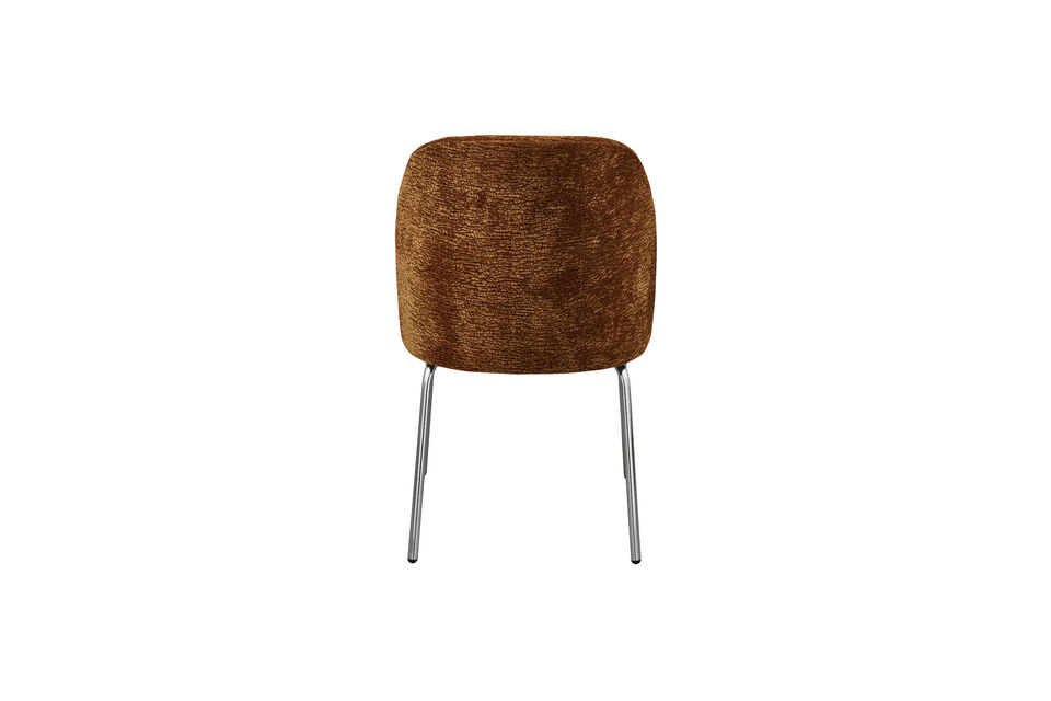 Avec son design fin, cette chaise s\'adapte bien à de multiples styles de vie