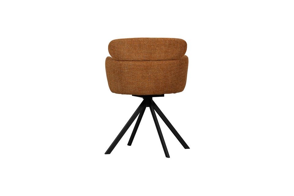 Matériau
La chaise Fenne est recouverte d\'un tissu doux appelé Cave