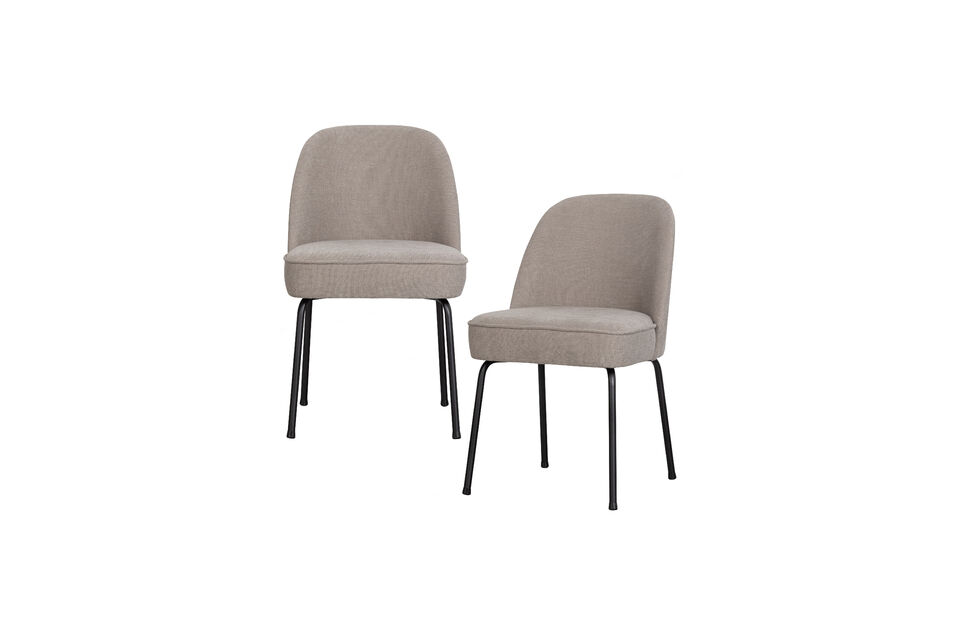 La chaise est extrêmement confortable et son tissu doux