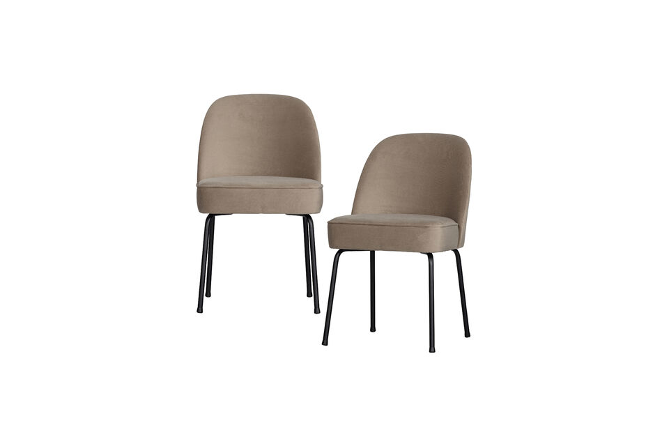 Chaise de salle à manger élégante et confortable Des formes douces et accueillantes Tapissée