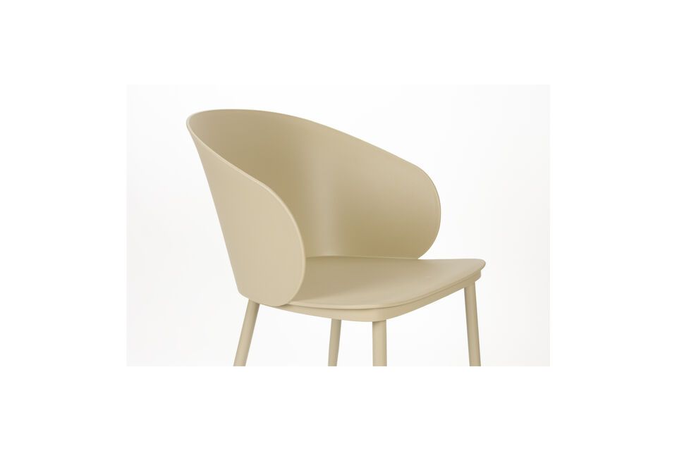Que vous l\'associiez à une table en bois brut pour une ambiance rustique ou à une table de verre