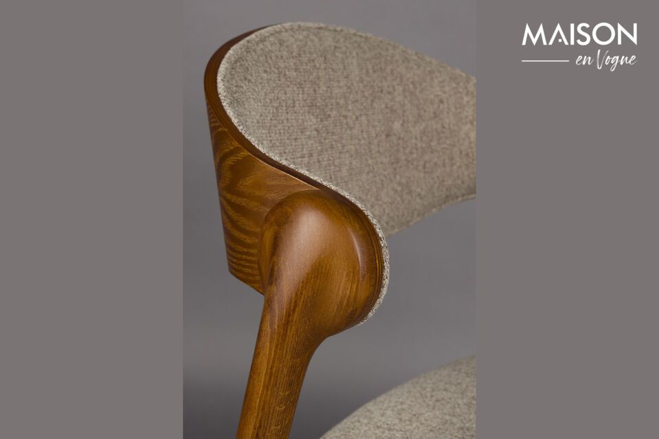 Imaginez-la placée autour d\'une table en bois brut