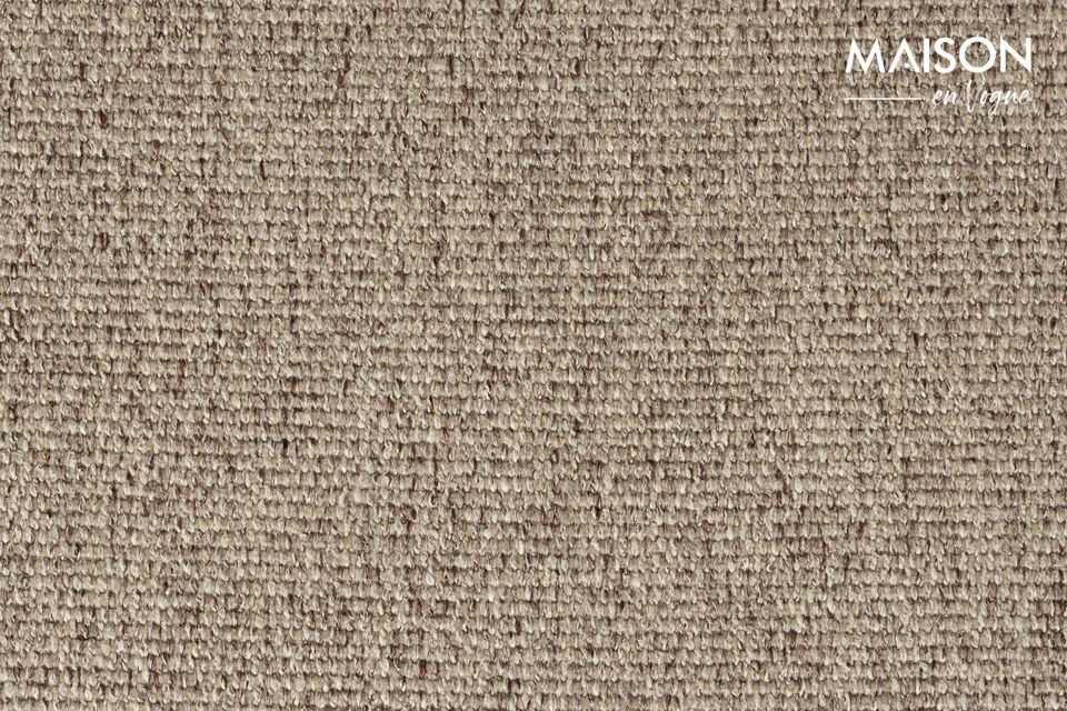 L\'assemblage soigneux de ses lignes fait écho à un savoir-faire artisanal