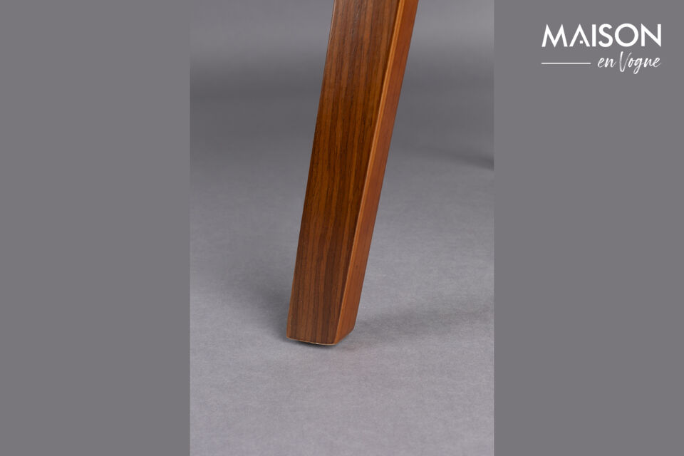 Cette chaise s\'intègre donc à merveille dans un intérieur moderne regorgeant de classiques du