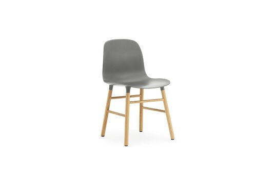 Chaise en chêne et plastique gris Form