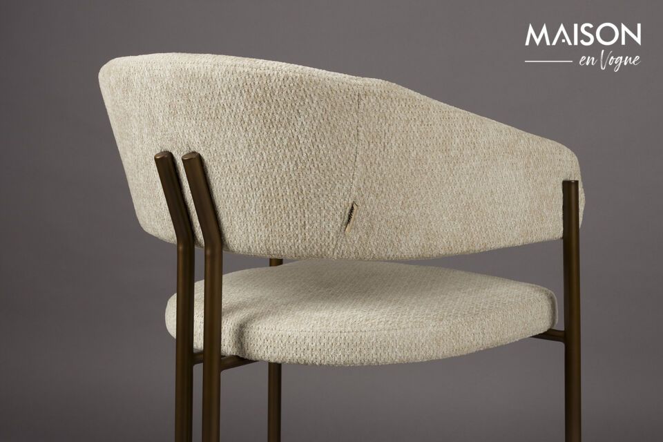La chaise en contreplaqué d\'eucalyptus beige Naida incarne l\'alliance subtile entre