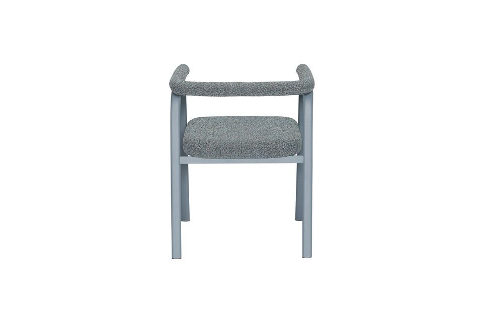La chaise en métal bleu Ecto combine design innovant et confort exceptionnel