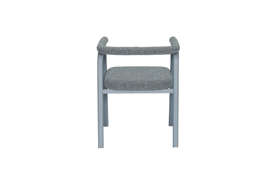 La chaise en métal bleu Ecto combine design innovant et confort exceptionnel