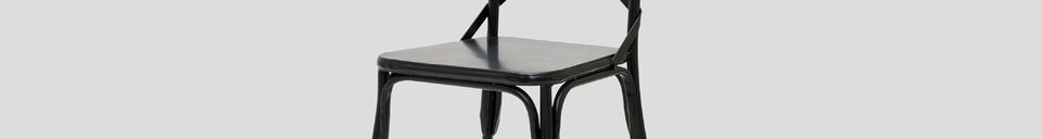 Mise en avant matière Chaise en métal noir Alto