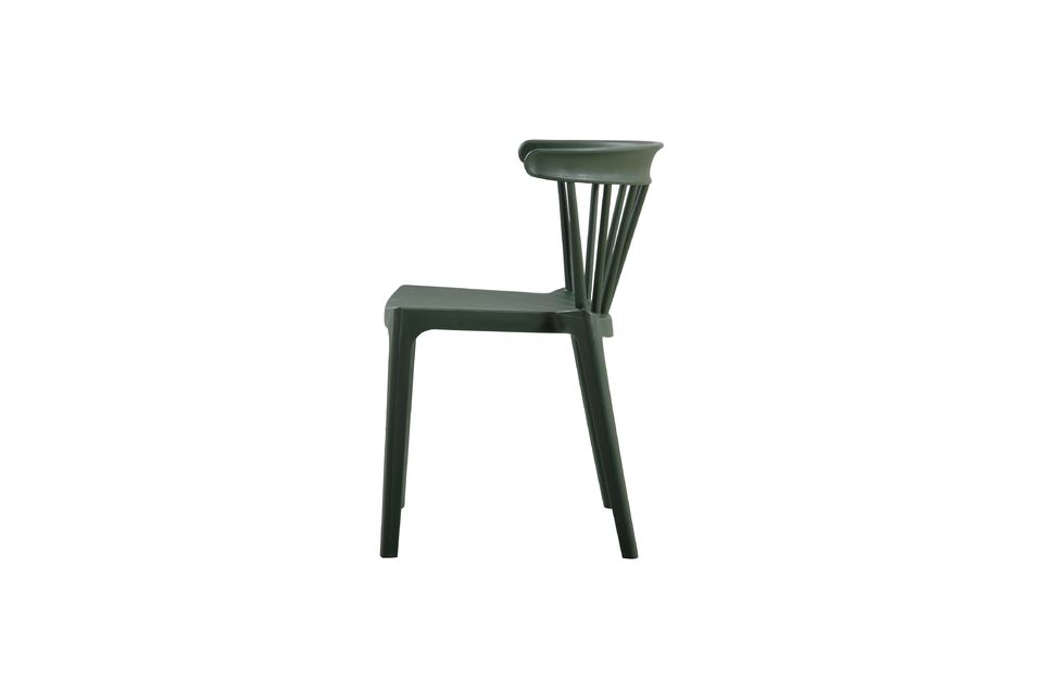 Le design de la chaise en plastique vert Bliss rappelle l\'ancienne chaise de bar en bois du passé