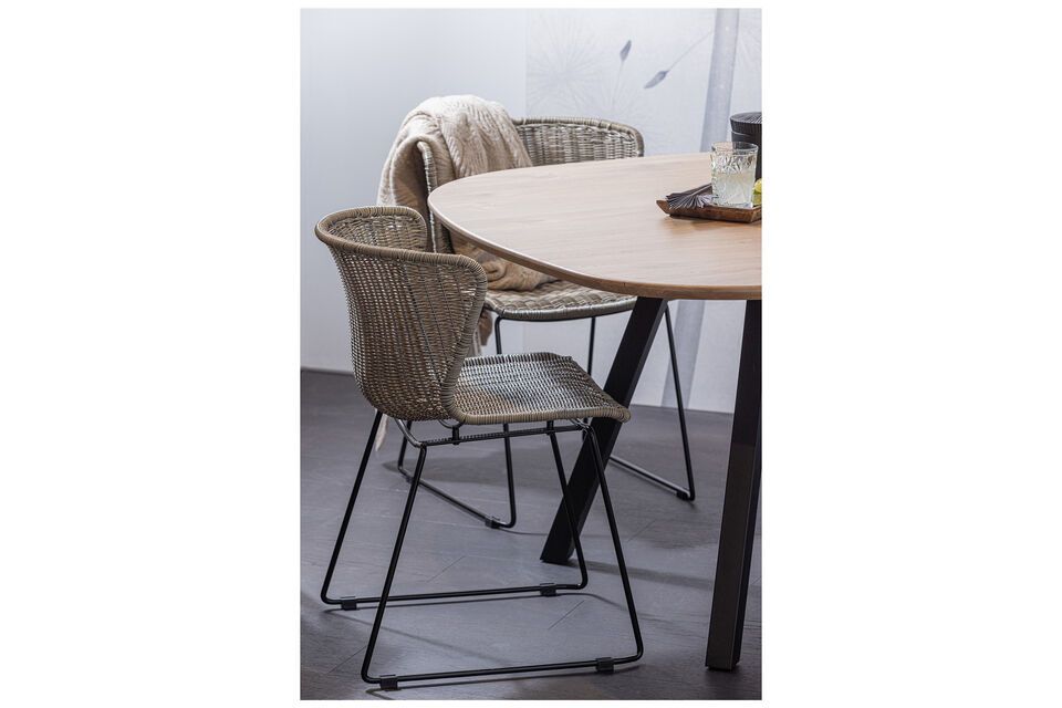 Découvrez notre chaise en rotin élégante et pratique qui convient à une utilisation intérieure
