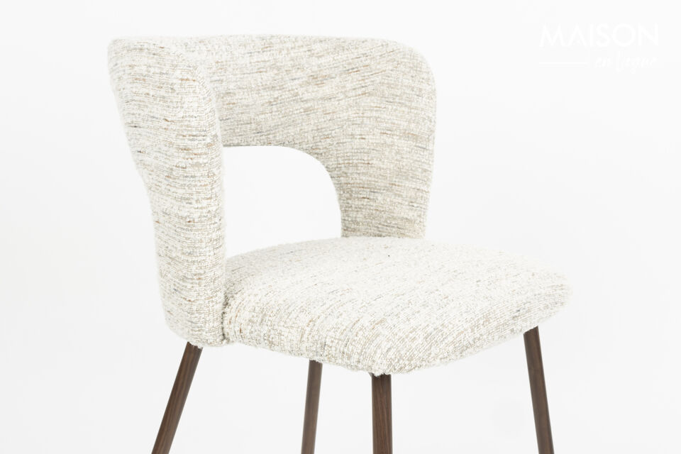 L\'assise est par ailleurs revêtue d\'un tissu chiné à tissage épais