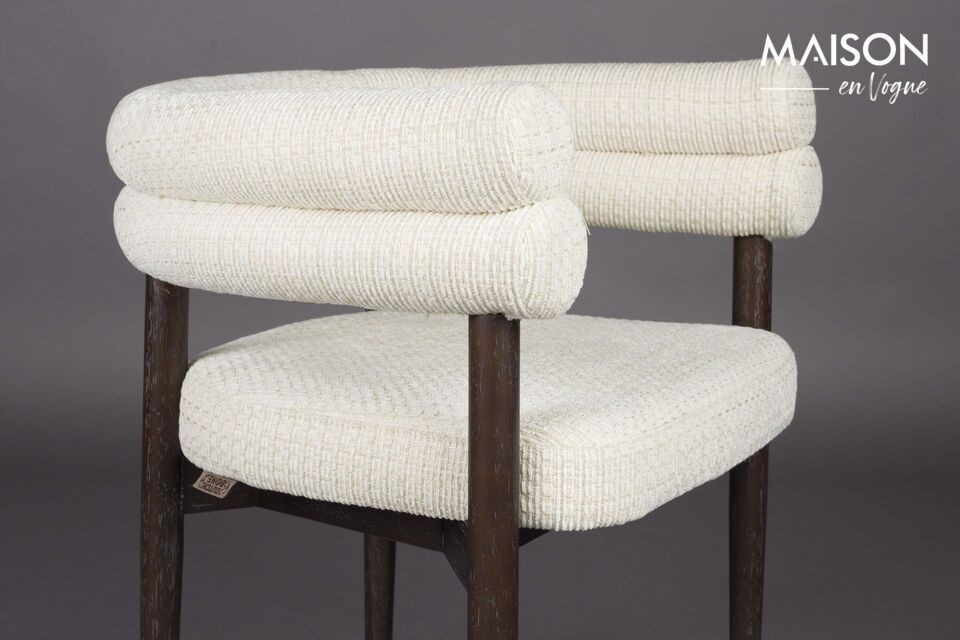 Son tissu délicat, d\'un blanc cassé apaisant, appelle à l\'évasion et au repos